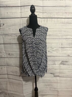 Laundry By Shelli Segal Navy and White Sleeveless Printed Split-Neck Top